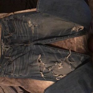 AMERICAN EAGLE HIGH WAIST DISTRESSED JEANS